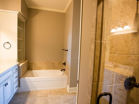 4th image of 820 N Thompson Ln Suite 3I