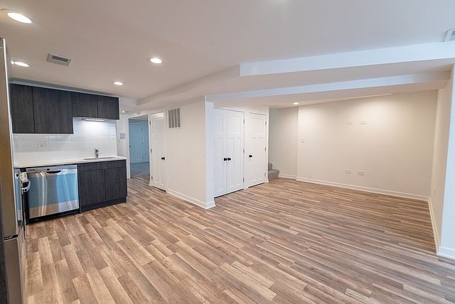 1st image of 4853 N Kenmore Ave #B