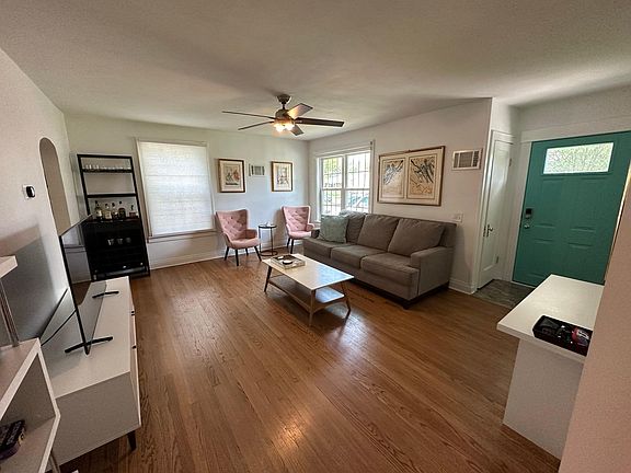 2nd image of 130 S Lodge Ln