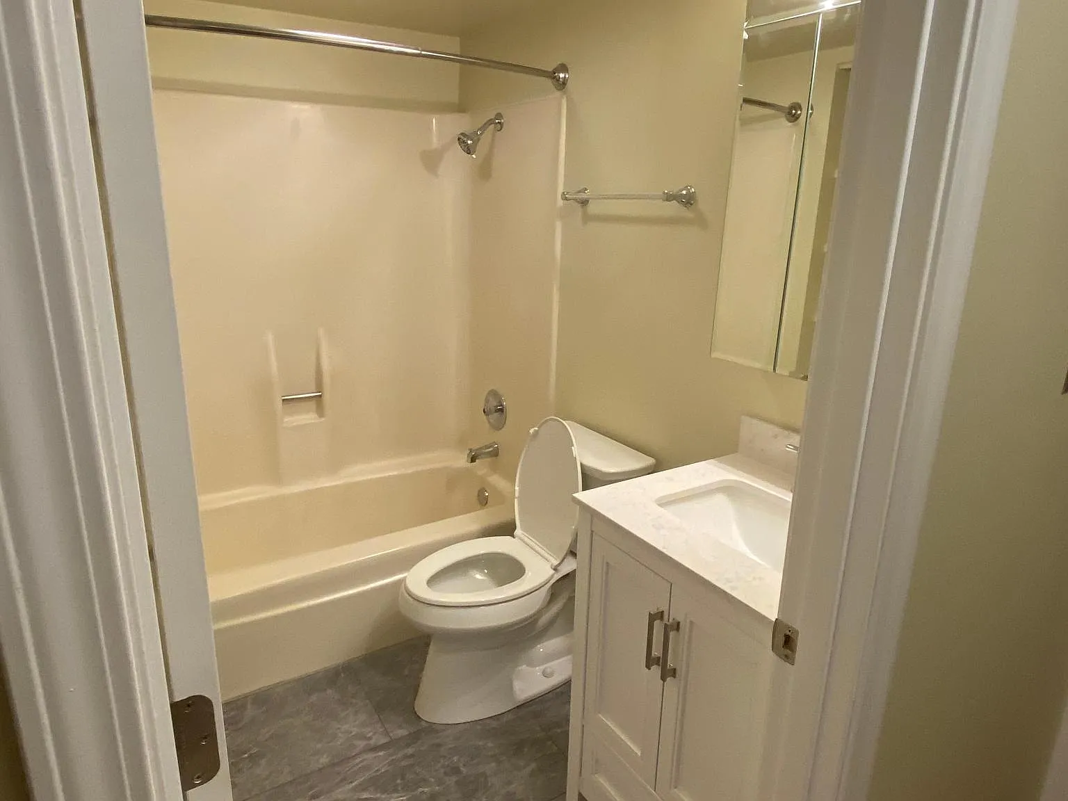 121 S Washington St — Photo 3