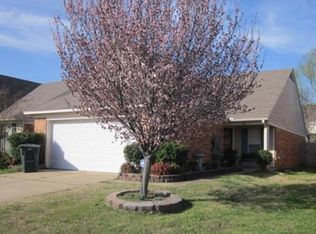 5383 Russell Dr, Southaven, MS 38671