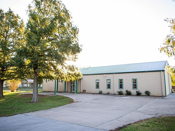 2nd image of 823 Seydler St