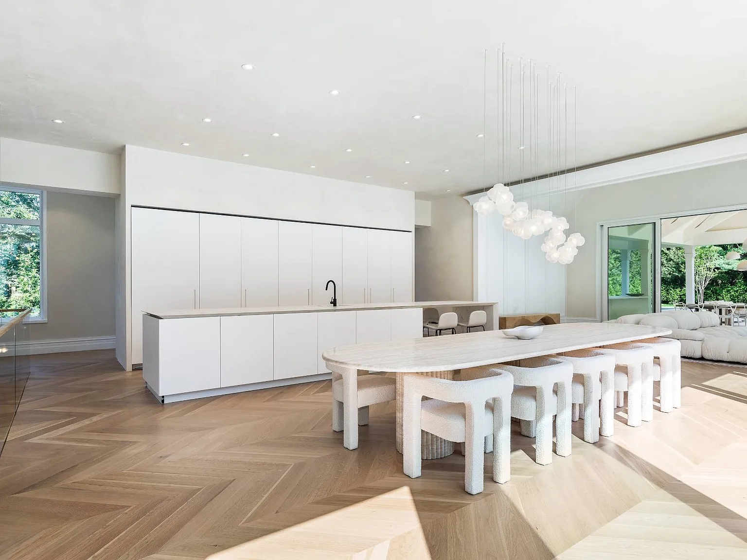 Stunning Water Mill Estate — Photo 4