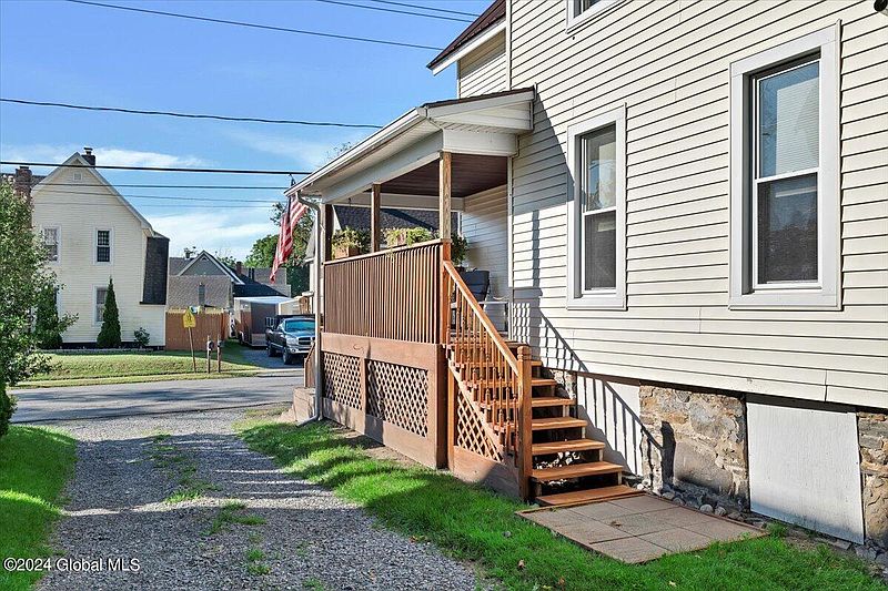 3rd image of 6 2nd Avenue