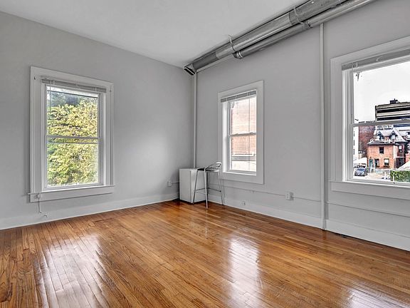 3rd image of 271 Crown St APT 4
