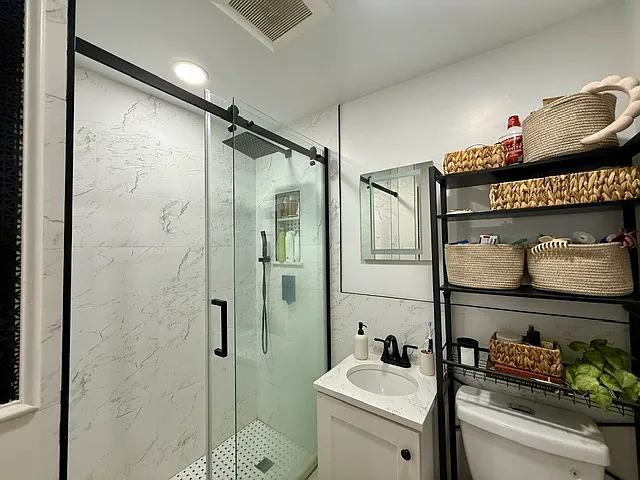 337 E 6th St #6 — Photo 5