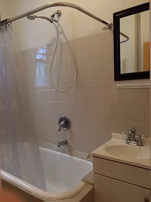 Rented by Realty 2000 Corp | media 6