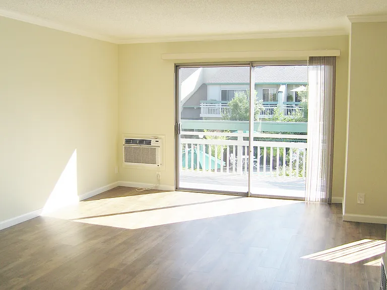 Live Oak Apartments — Photo 140