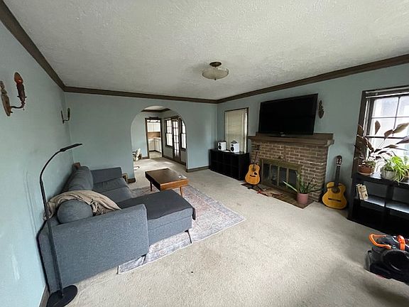 4th image of 1223 NE Schuyler St APT 3