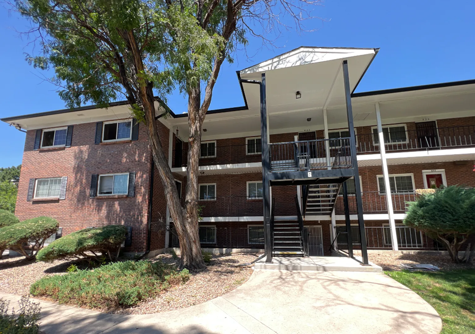 3 Bedroom 2 Bathroom Condo Near Leetsdale and Monaco — Photo 2