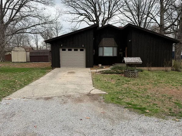 420 N 9th St, Benton, IL 62812