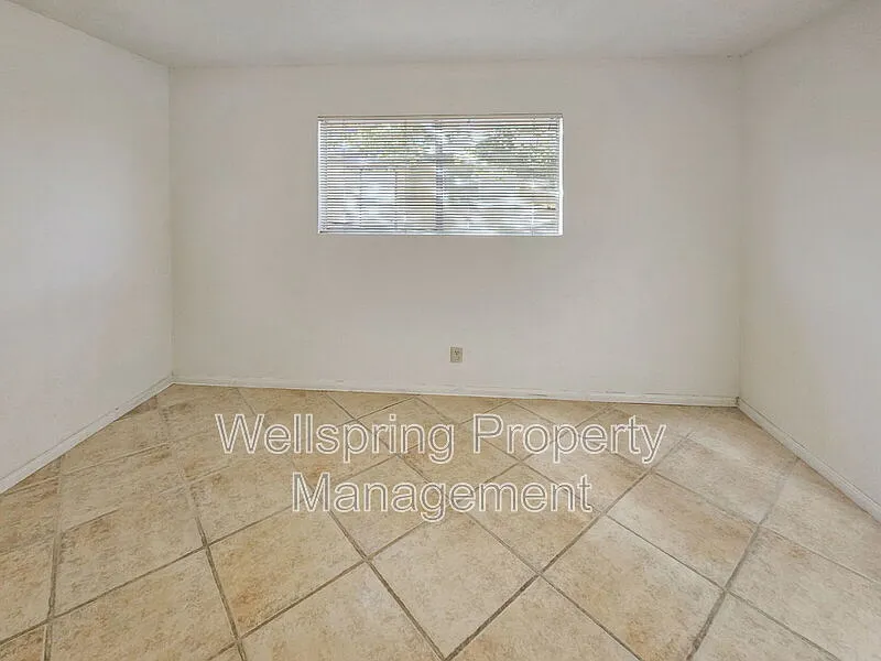 2 bed, 1.0 bath, 760 sqft, $825 — Photo 2