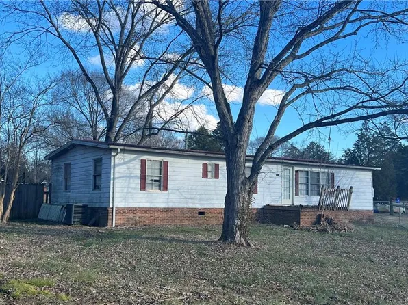 3722 Carole Dr, Sophia, NC 27350