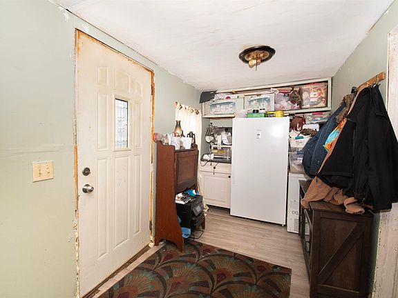 3rd image of 109 E Factory St