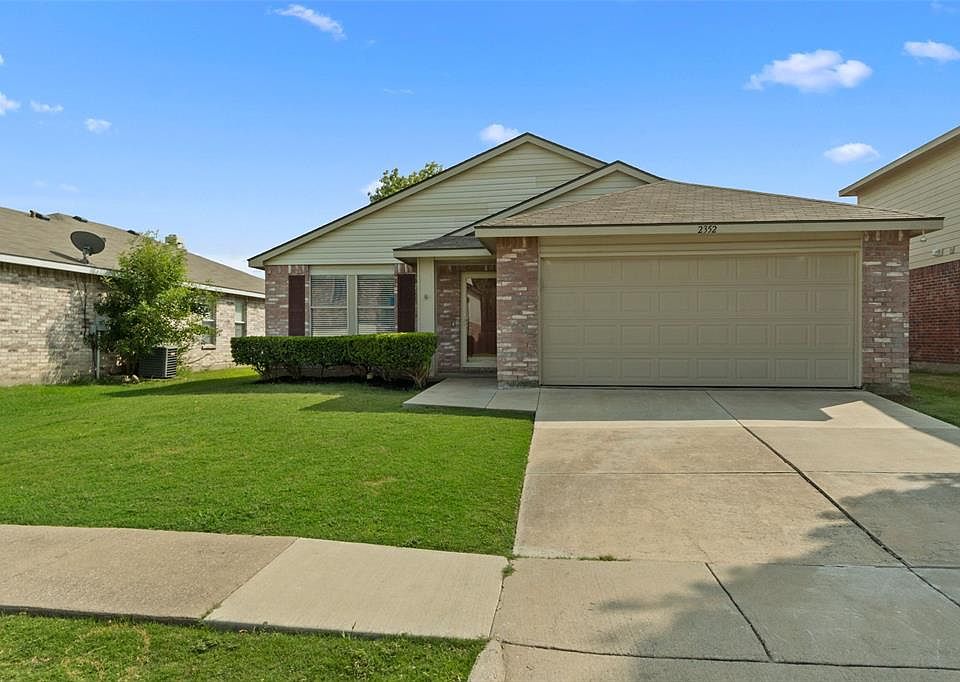 1st image of 2352 Live Oak Dr