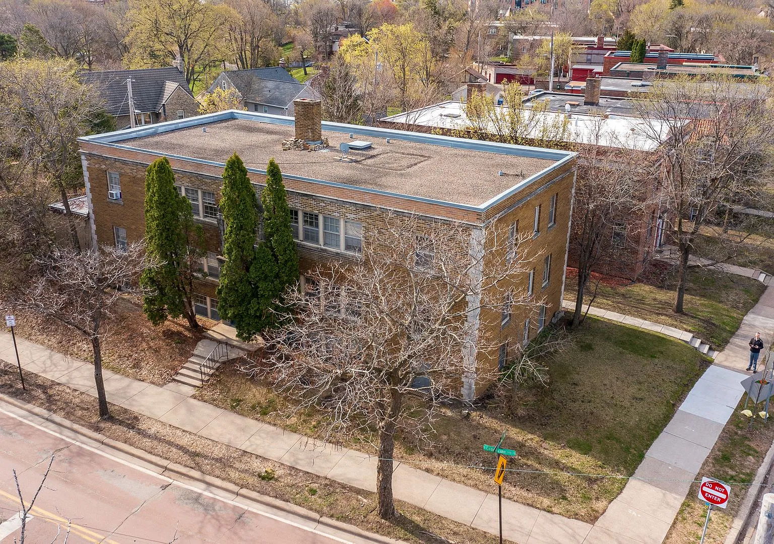 2825 Cedar — Photo 1