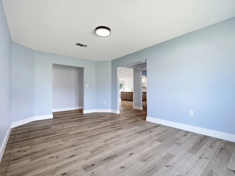 4881 Traxx St — Photo 8