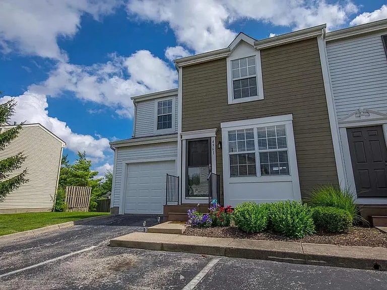 4961 Singleton Dr — Photo 32