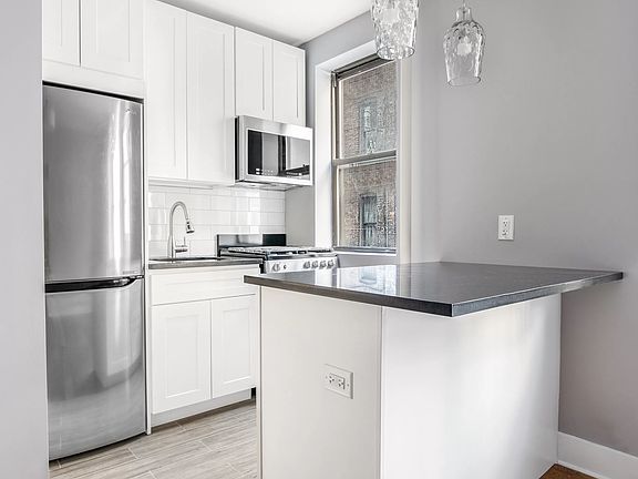 4th image of 315 E 77th St APT 4F