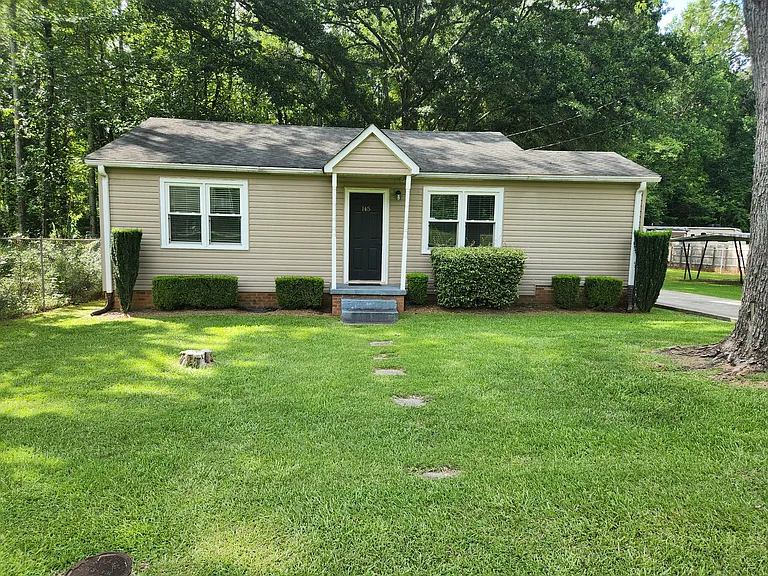 145 Crestview Dr — Photo 1