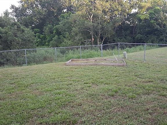 3rd image of 13016 Woodward Dr