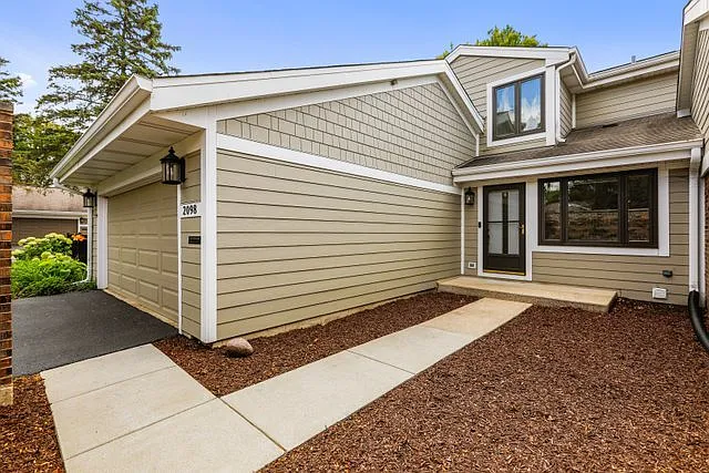 2098 Willow Run photo 1