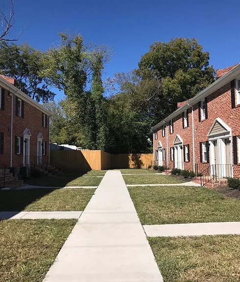 Commerce Street — Photo 3