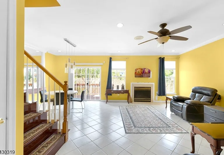 72 Albert Ct — Photo 6