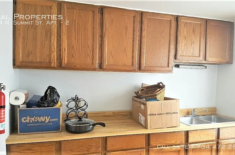 214 N Summit St #2 — Photo 4