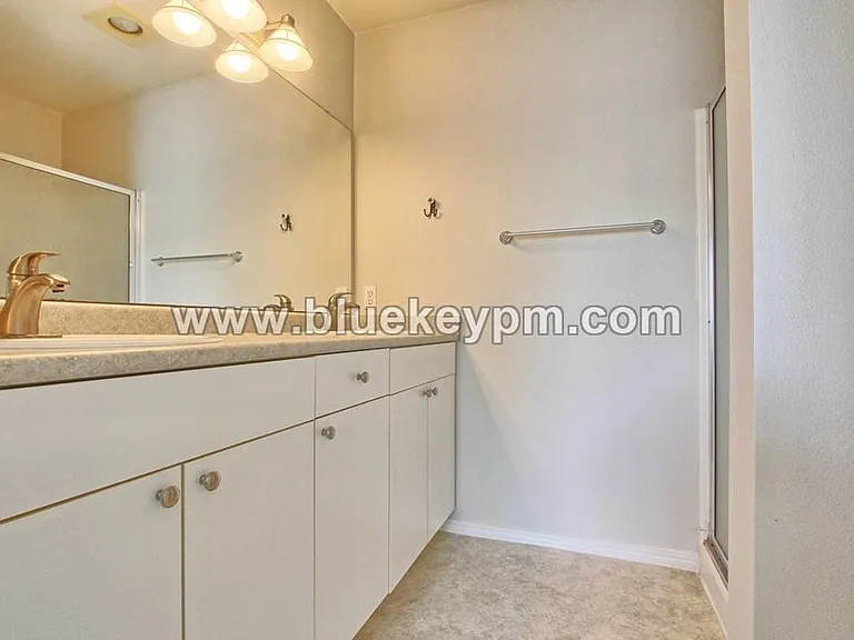 1712 SE Cutter Ln — Photo 8
