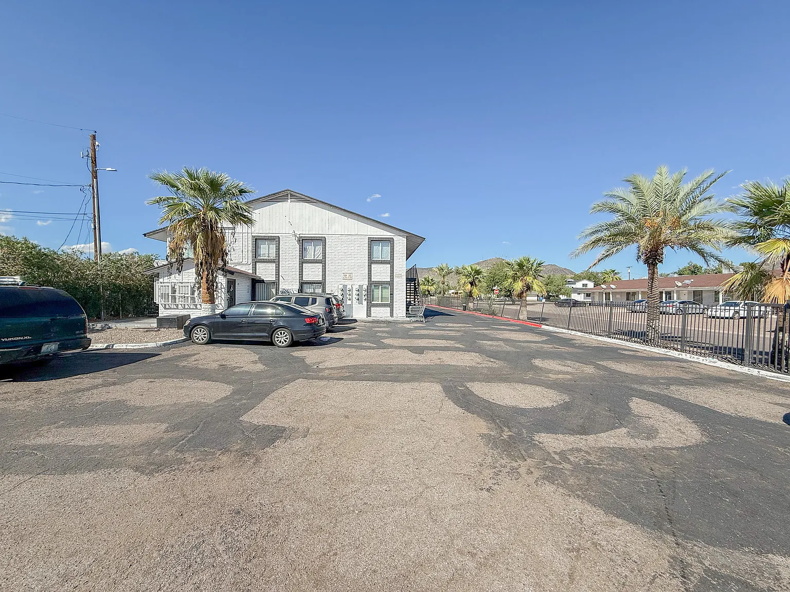 1703 W Mountain View Rd — Photo 2