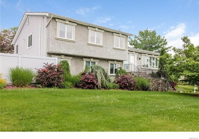1st image of 2 Linda Ct