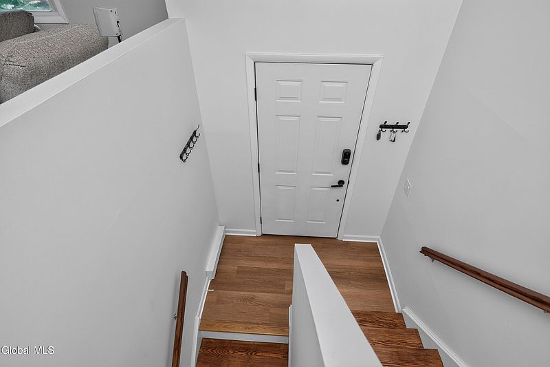 5th image of 7 Silverberry Place