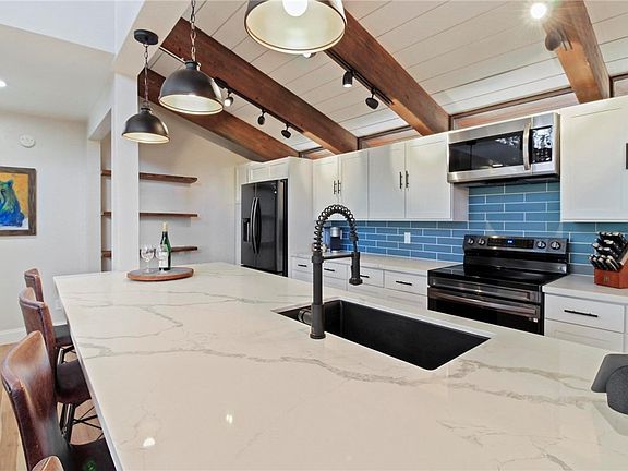 3rd image of 725 Fairview Blvd #40