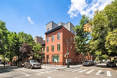 538 Clinton Street in Carroll Gardens