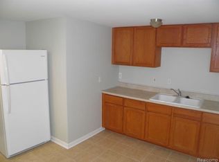21142 Ontaga Ave, Farmington Hills, MI 48336