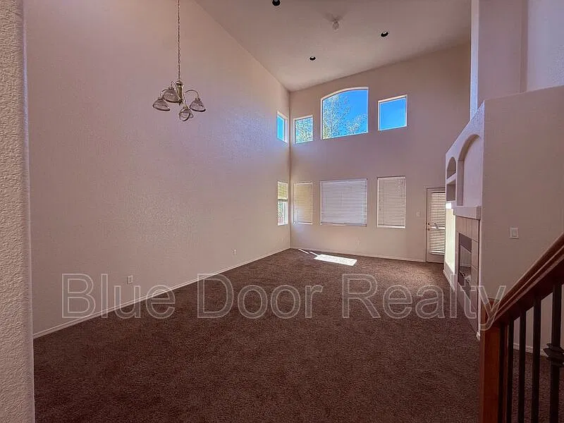 3 bed, 2.5 bath, 2191 sqft, $2,350 — Photo 3