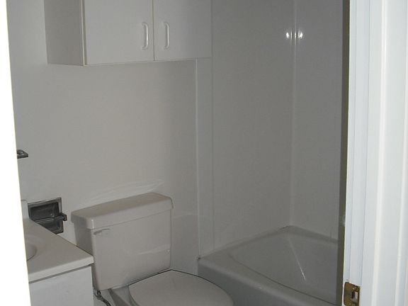 4th image of 4 Common Rd