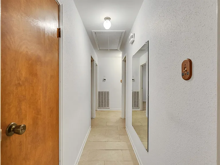 4002 Thistledown Dr — Photo 24