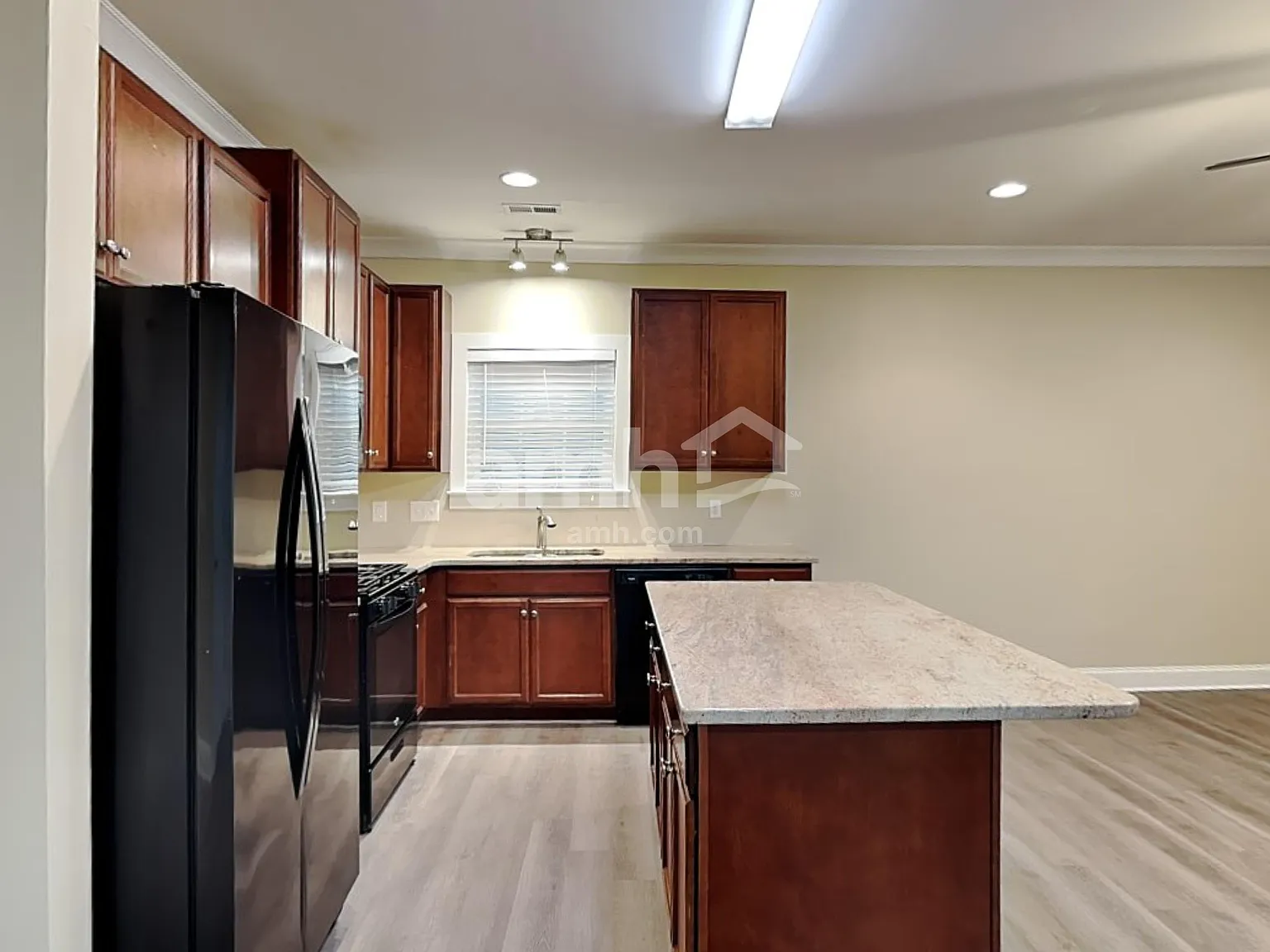 4 bed, 2.5 bath, 2361 sqft, $2,445 — Photo 4