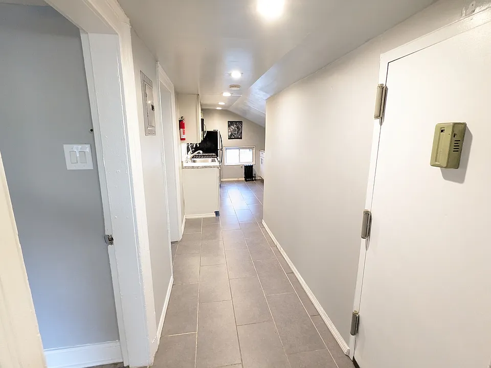 178 Summit Ave #4