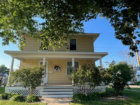 400 W 3rd St, Sumner, IA 50674