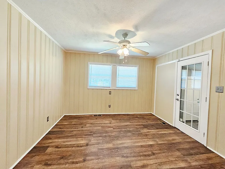 7526 Bridgeman Dr — Photo 12