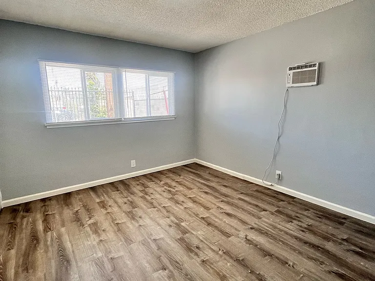 2618 Seaman Ave #2618 — Photo 10