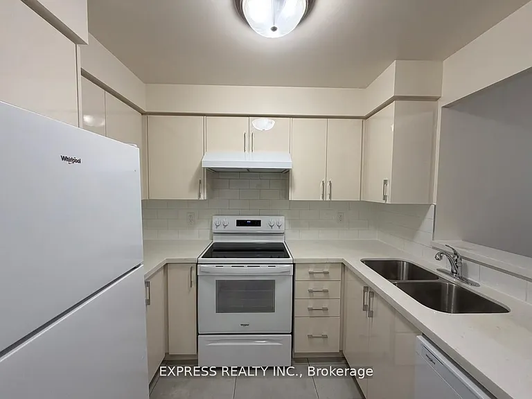39 Pemberton Ave #Penthouse 16 — Photo 3