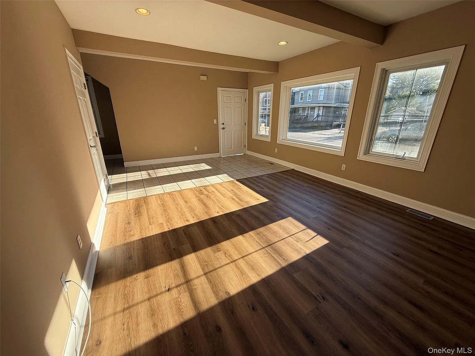 3 bed, 1.0 bath, 1300 sqft, $2,000 — Photo 1
