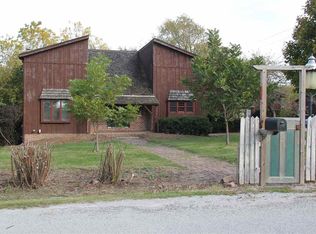 305 Valley Ridge Rd, Blue Grass, IA 52726