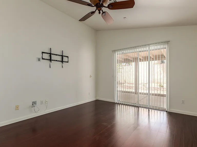 4634 E Grovers Ave — Photo 18