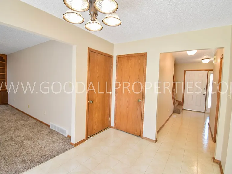 1104 Prairie View Dr — Photo 8