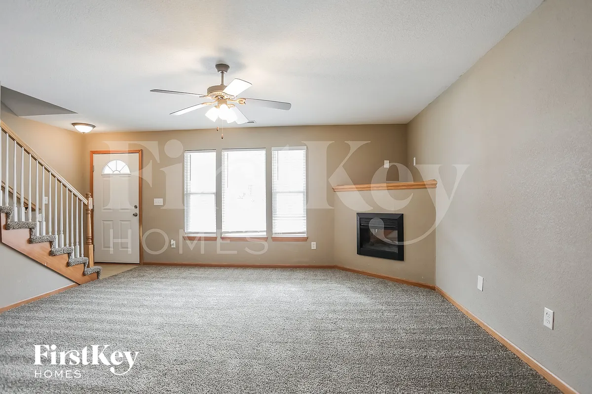 Building Photo - 316 NE Coldwater Creek Dr